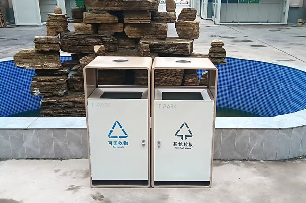 蓝海豚文化艺术街区果壳箱顺利完工